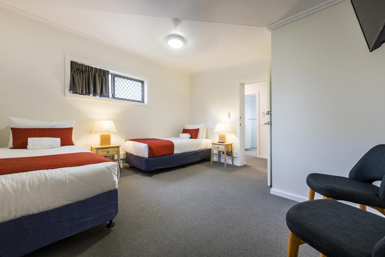 Club Maclean Motel Bagian luar foto