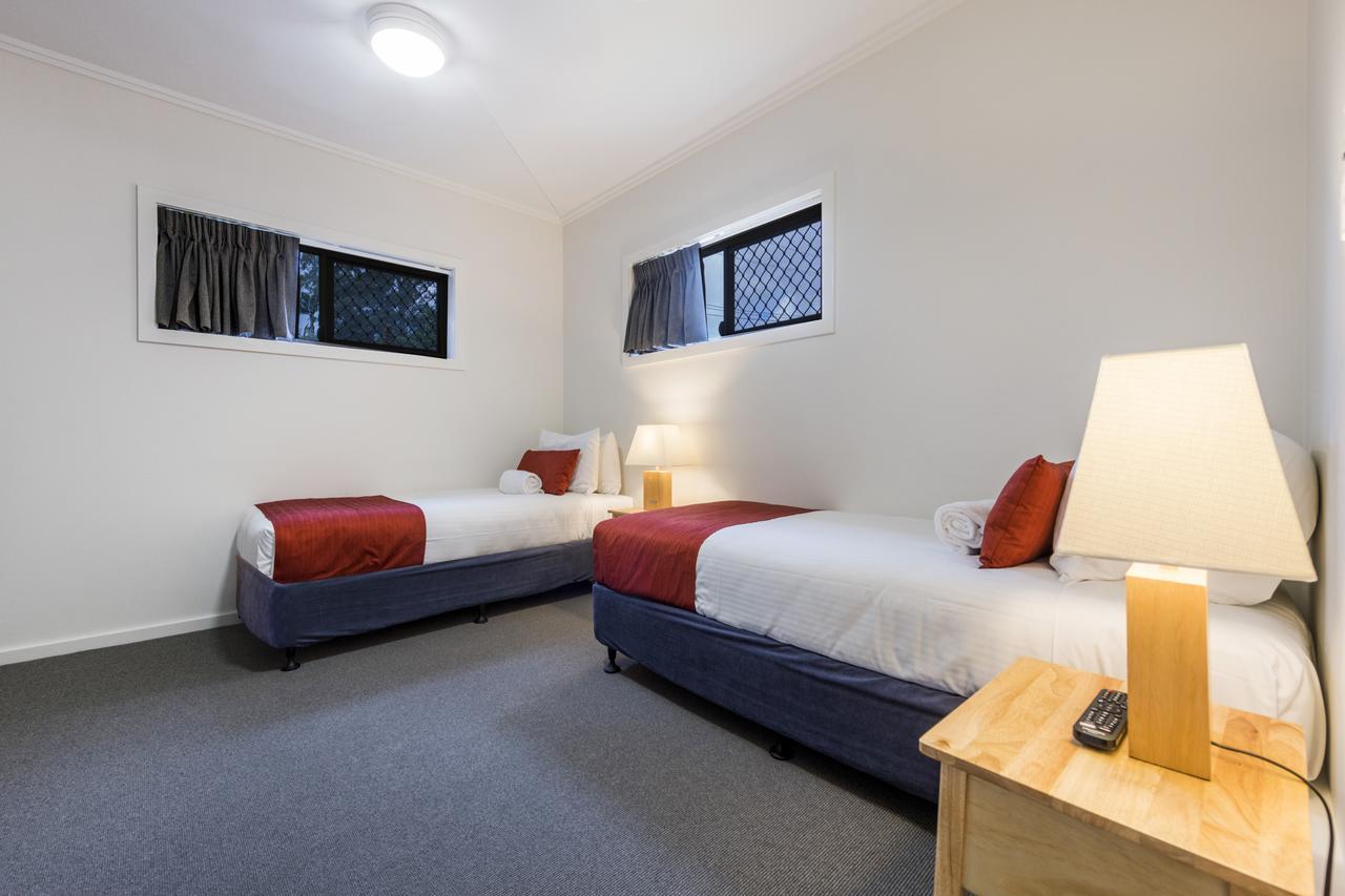 Club Maclean Motel Bagian luar foto