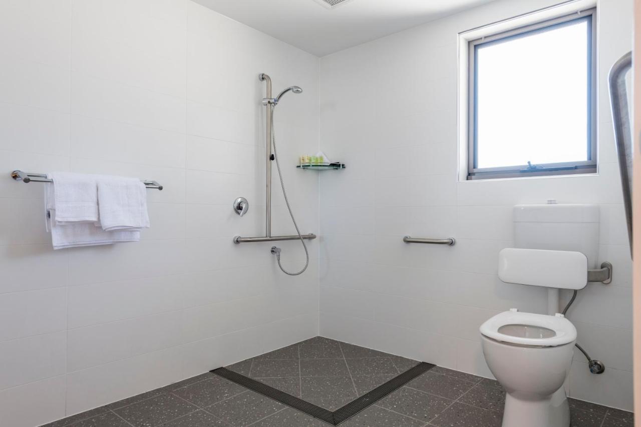 Club Maclean Motel Bagian luar foto
